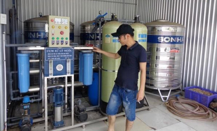 Bến Tre: chi hàng trăm triệu chế tạo máy lọc nước ngọt phục vụ miễn phí